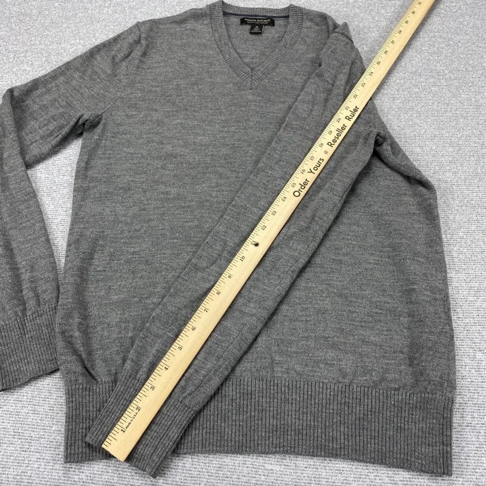 Banana Republic‎ Mens Extra Fine Merino Wool V-Neck Sweater Gray Medium